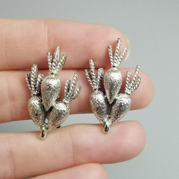 Vintage Coro Cactus or Carrot Silver Tone Clip On Earrings, Retro Signed Estate - Picture 7 of 7